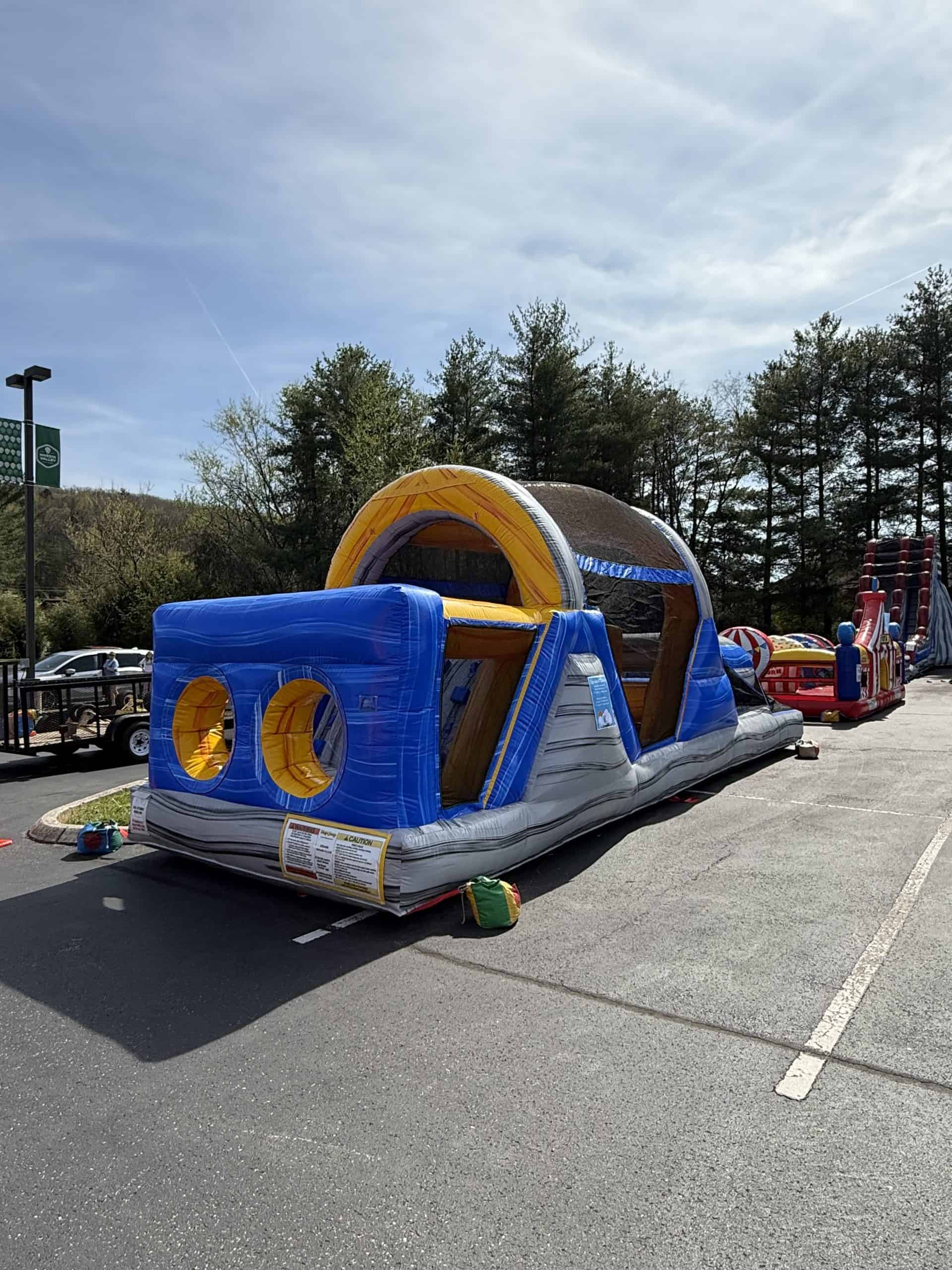 Inflatable bounce house and slide rental for kids' parties and events. Perfect for outdoor fun and e.